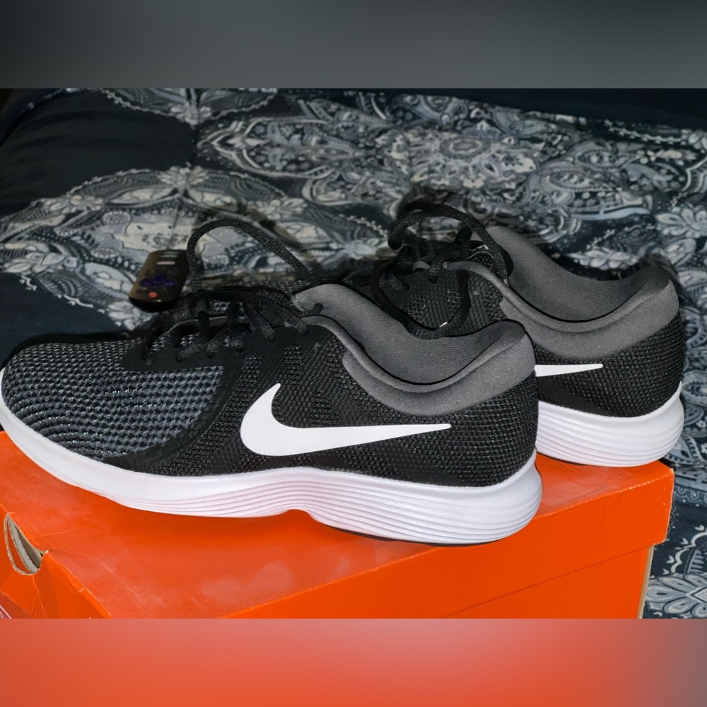 Women's Nike Revolution 4W